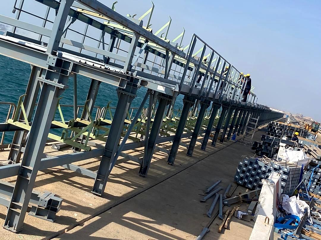 Structure du convoyeur sur la jetée