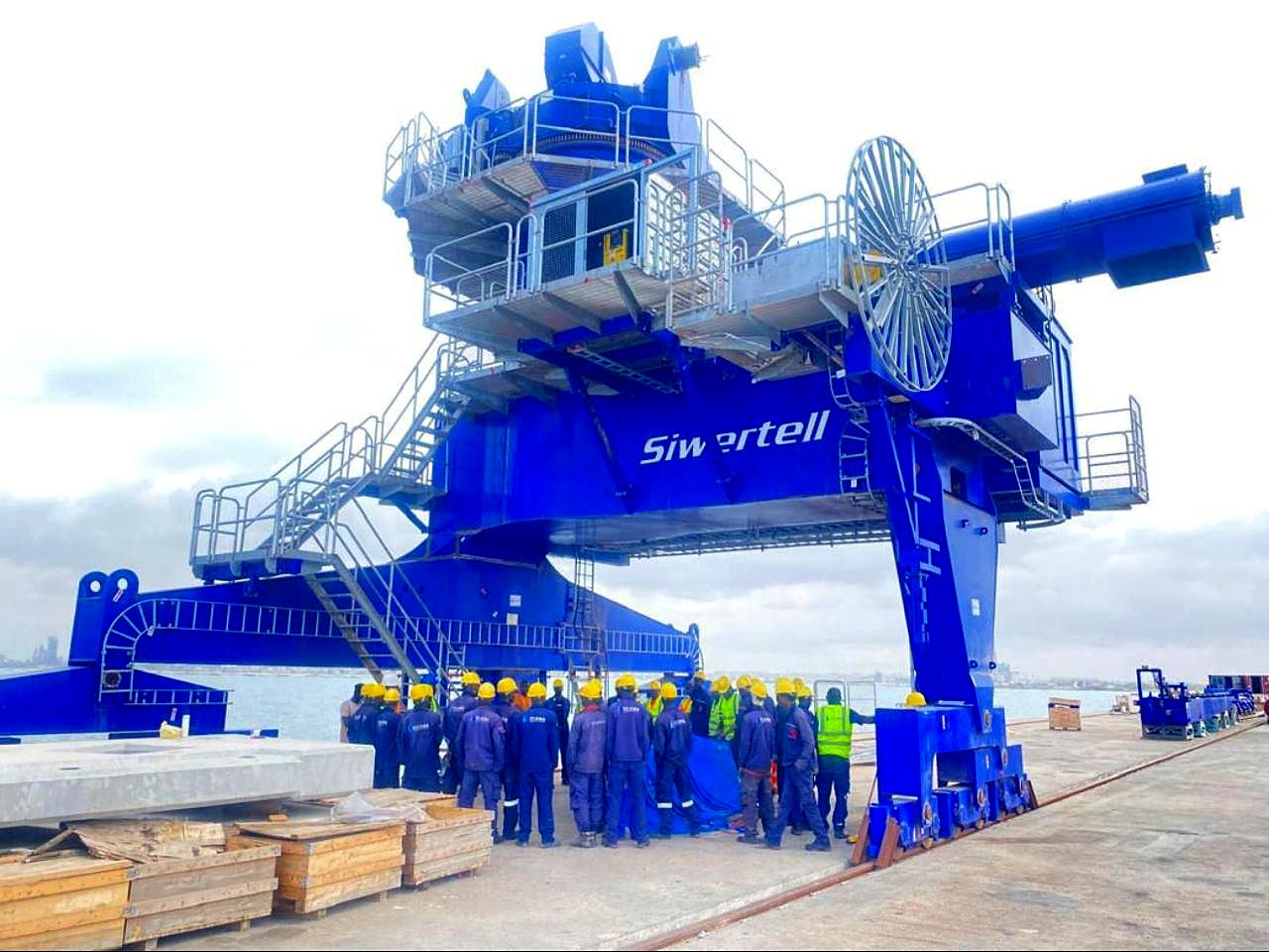 Quart d’heure sécurité hebdomadaire de l’équipe SECOWA, au pied d’une grue Siwertell