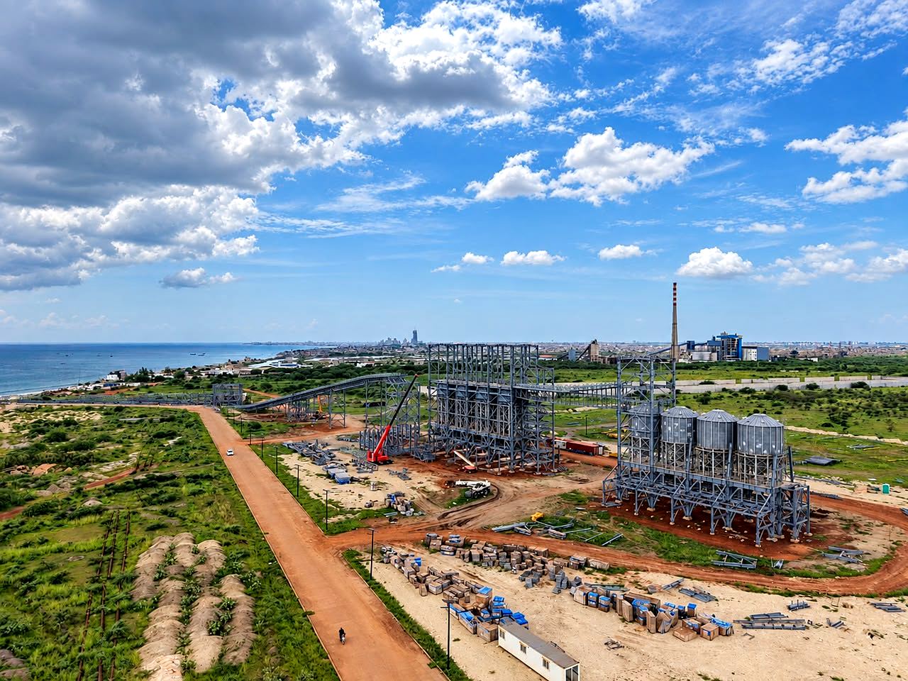 Silo building et convoyeur : vue d’ensemble du site